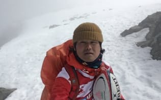 英国最高峰のベン・ネビス山を登る長沢氏
