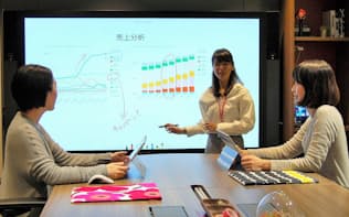 女性が働きやすい職場づくりを進める（東京都港区の日本マイクロソフト本社）
