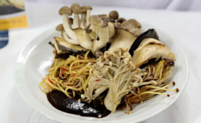 キノコとつけ焼きそばでb級グルメ 長野 中野市 日本経済新聞