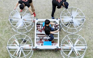 「空飛ぶクルマ」を試作するトヨタ自動車の社員有志ら（愛知県豊田市）