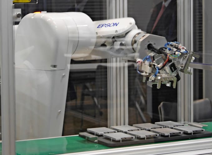 エプソン 協調型 ロボ発売 事業売上高4 5倍に 日本経済新聞