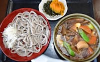 登喜和家（茨城県常陸太田市）は太麺のそばを出す