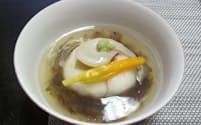 「十六島のりの良さを引き出したい」と考案された日本料理花びしの「薯蕷饅頭」（島根県出雲市）