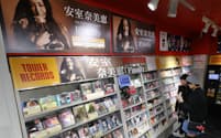 CDショップでは200万枚を突破したベストアルバムなど安室奈美恵の特集コーナーがある（東京都渋谷区のタワーレコード渋谷店）