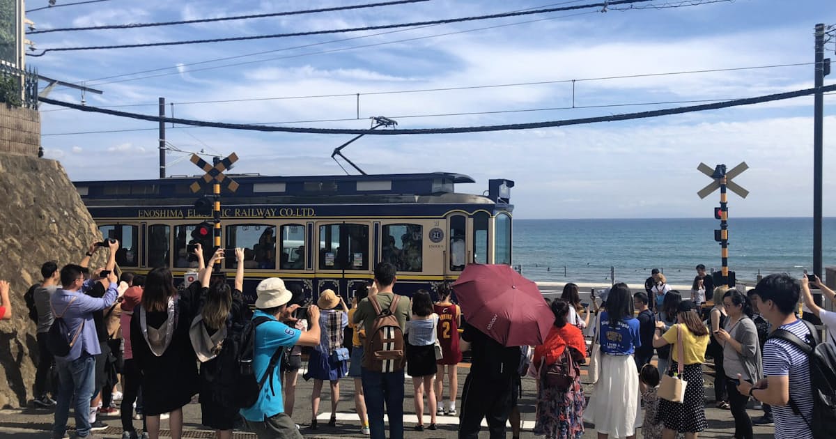 スラムダンクの 聖地巡礼 鎌倉高校前駅の踏切 神奈川県鎌倉市 日本経済新聞 スラムダンクの 聖地巡礼 鎌倉高校前駅の踏切 神奈川県鎌倉市 日本経済新聞