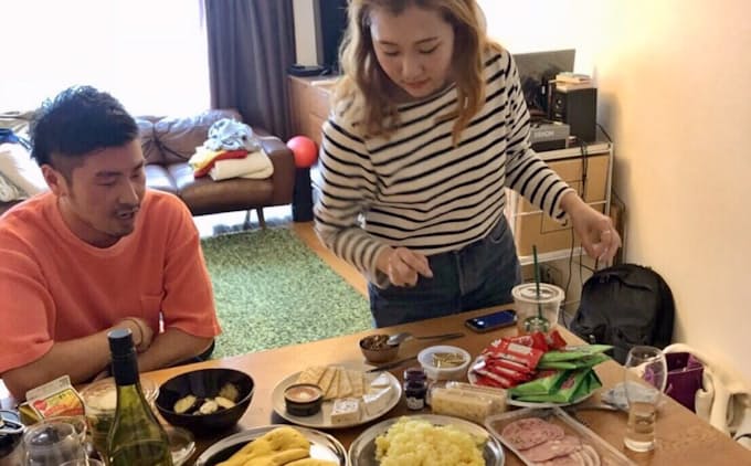 クリスマス 今どきの若者の過ごし方 家で音楽 料理に脚光 日本経済新聞