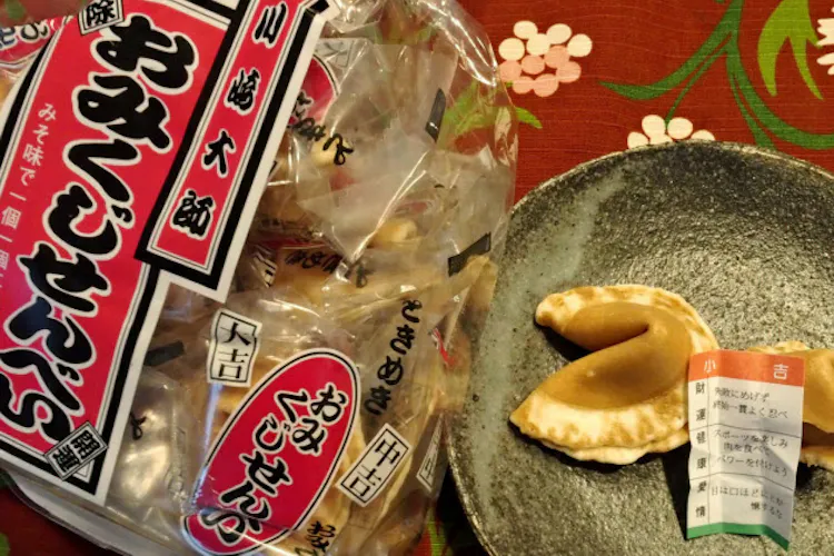 リズミカルに厄を切る 素朴な甘さ広がる川崎大師の飴 Nikkei Style リズミカルに厄を切る 素朴な甘さ広がる川崎大師の飴 Nikkei Style