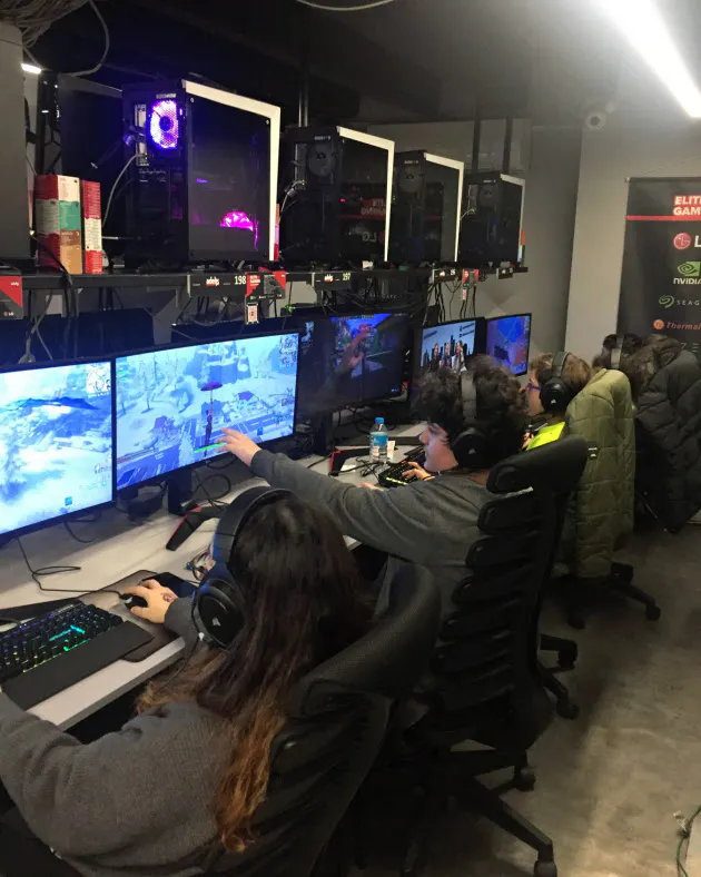 時間84円で若者熱中 イスタンブールのネットカフェ Nikkei Style 時間84円で若者熱中 イスタンブールのネットカフェ Nikkei Style