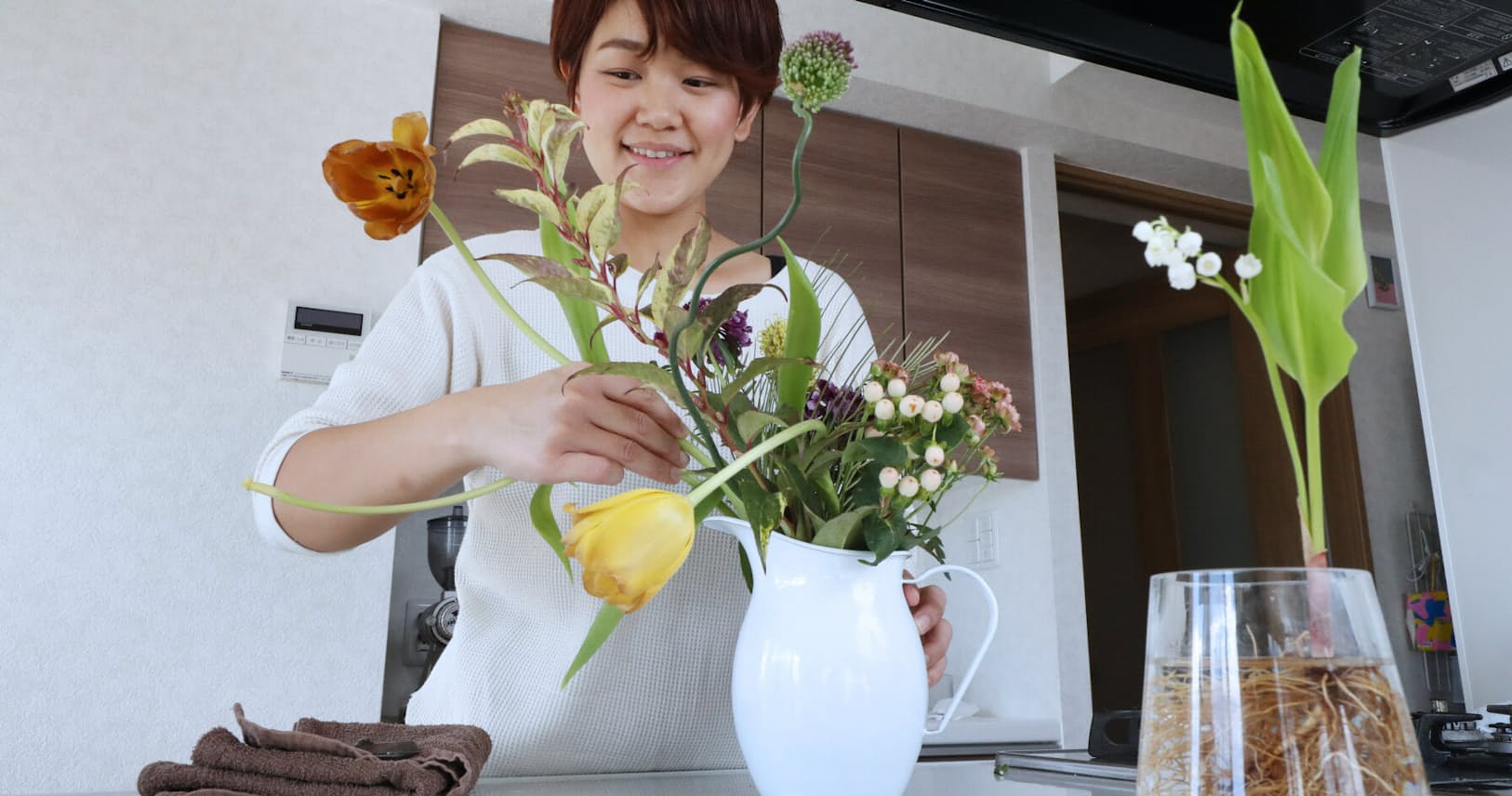 切り花は長く楽しむ 毎日新鮮な水 水中で茎切り Nikkei Style 切り花は長く楽しむ 毎日新鮮な水 水中で茎切り Nikkei Style