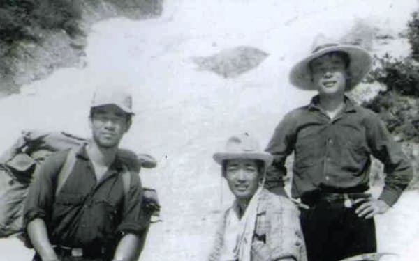 大学ワンゲル部の仲間と北アルプス剣岳で(左が筆者)