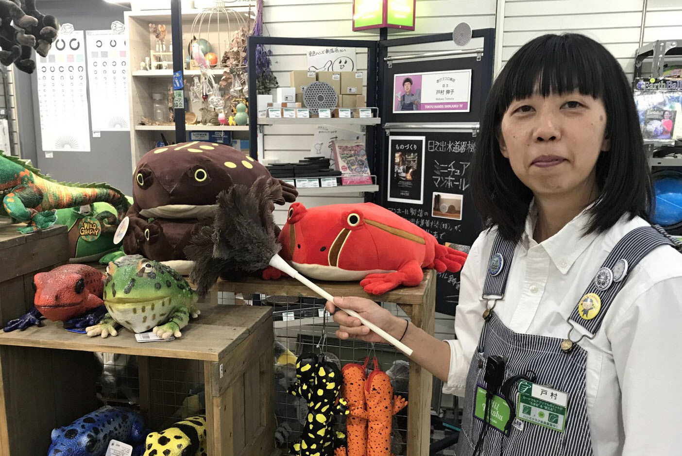「遊びゴコロ商店」の店主として理化学コーナーを担当する戸村伸子さん