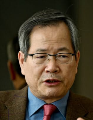 Chun Yungwoo 外務官僚出身。北朝鮮核問題を巡る6カ国協議の韓国首席代表や駐英大使、外交通商第2次官などを歴任。現在は朝鮮半島未来フォーラム理事長。67歳。=PENTA PRESS
Chun Yungwoo 外務官僚出身。北朝鮮核問題を巡る6カ国協議の韓国首席代表や駐英大使、外交通商第2次官などを歴任。現在は朝鮮半島未来フォーラム理事長。67歳。=PENTA PRESS