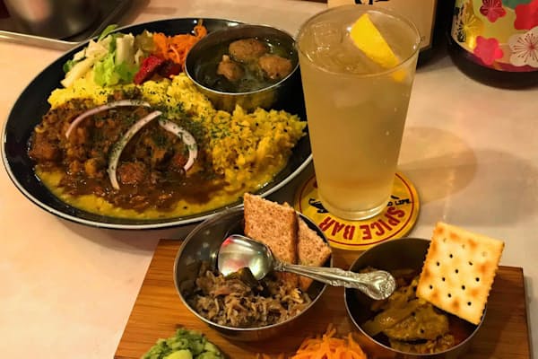 店を間借り ヤドカリ カレー 昼だけ会える挑戦の味 Nikkei Style 店を間借り ヤドカリ カレー 昼だけ会える挑戦の味 Nikkei Style
