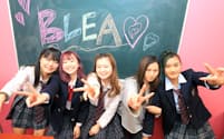BLEA女子高等部の生徒たち
