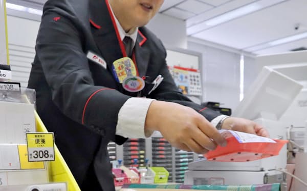 日本郵便は郵便局への持ち込みで集荷を効率化
