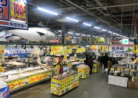 西日本最大級の海鮮市場 とれとれパーク 和歌山県白浜町 日本経済新聞