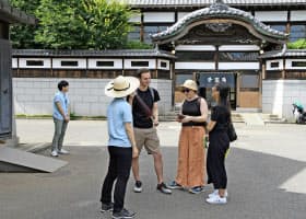 日本の建築文化を知ろうと訪れる、訪日外国人も多くなってきた(2018年7月撮影)