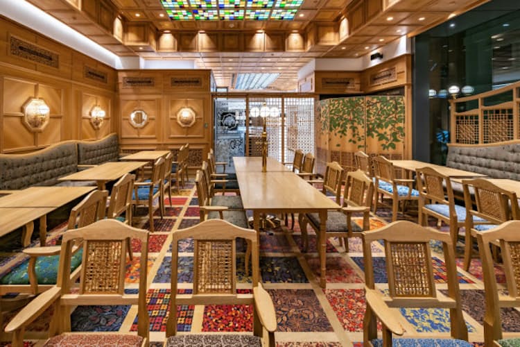 豪華な内装でフルーツ堪能 コロナ後は 味 A で Nikkei Style 豪華な内装でフルーツ堪能 コロナ後は 味 A で Nikkei Style