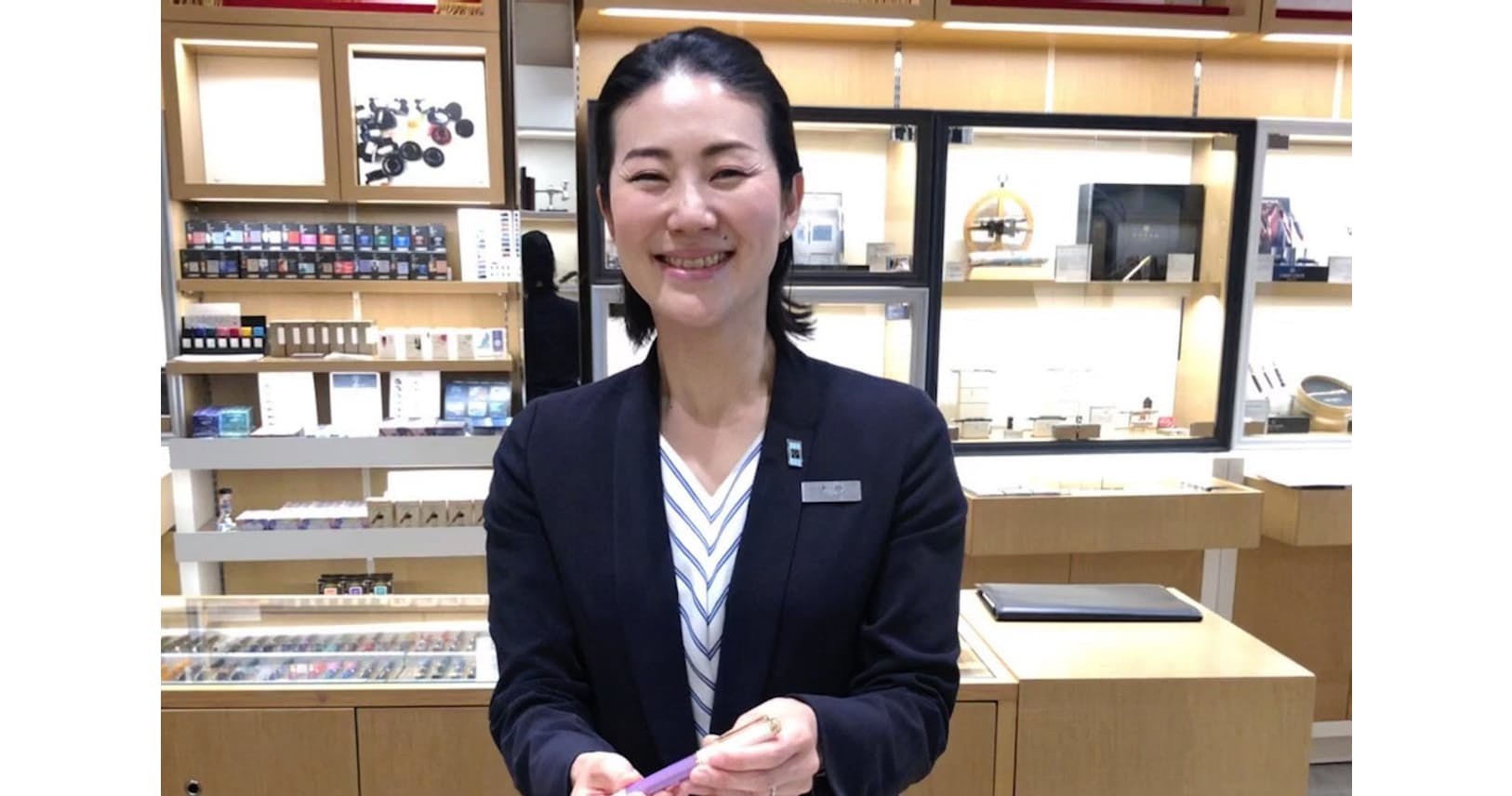 気さくな会話から万年筆 珠玉の1本 ニーズを開拓銀座伊東屋本店 伊藤真美さん 気さくな会話から万年筆 珠玉の1本 ニーズを開拓銀座伊東屋本店 伊藤真美さん