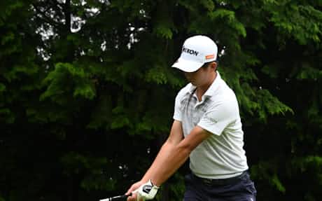 テークバック 背筋使ってクラブを上げる 日本経済新聞