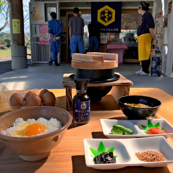 幸福呼ぶ黄色い卵かけご飯 食堂かめっち 岡山県美咲町 日本経済新聞 幸福呼ぶ黄色い卵かけご飯 食堂かめっち 岡山県美咲町 日本経済新聞