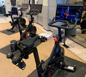 自宅フィットネスバイク 人気のワケ ライブ配信や没入感 手軽に 日本経済新聞 自宅フィットネスバイク 人気のワケ ライブ配信や没入感 手軽に 日本経済新聞