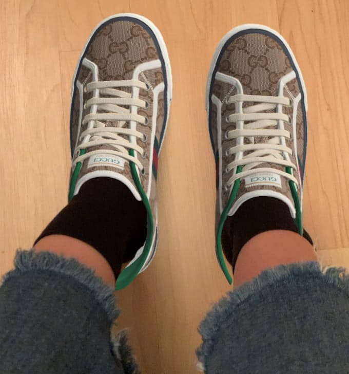 高級ブランドもar試着 気軽に体験 消費意欲も刺激 日本経済新聞