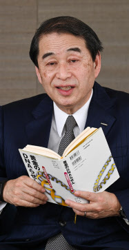 いえつぐ・ひさし　1949年大阪府生まれ。73年京大経卒、旧三和銀行へ。86年旧東亜医用電子入社、96年社長、2013年から現職。16年から神戸商工会議所会頭。