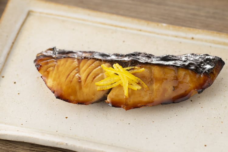 あっさり味で季節の香り際立つ サワラの柚香焼き Nikkei Style あっさり味で季節の香り際立つ サワラの柚香焼き Nikkei Style