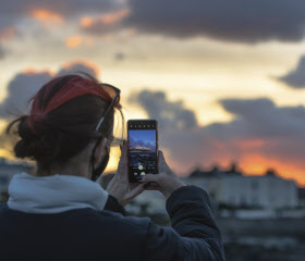 加工しすぎはもう飽きた 盛らない写真アプリ人気に 日本経済新聞 加工しすぎはもう飽きた 盛らない写真アプリ人気に 日本経済新聞