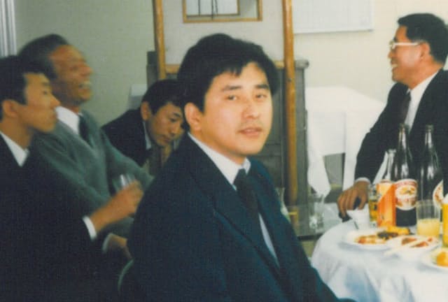 堀江氏(中)は仙台営業所での活躍が評価され、本社で営業統括を任された