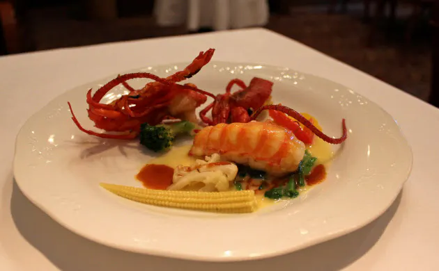 本場 志摩の伊勢エビ 焼いて酒へ 殻ごと堪能 Nikkei Style 本場 志摩の伊勢エビ 焼いて酒へ 殻ごと堪能 Nikkei Style