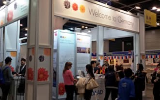 香港で開かれた留学フェアには16カ国・地域の大学が参加した（2月）