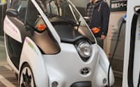 小型三輪電気自動車を利用したカーシェアリングサービスがスタート（10日、東京都千代田区のタイムズステーション有楽町イトシア）