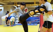 キックやパンチの基本を学べる女性限定クラス（東京都港区のヨハンボス・スポーツスクール）