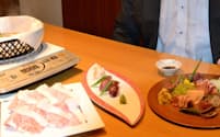 馬肉専門店、菅乃屋上通店（熊本市）で人気の馬刺しの盛り合わせ、馬肉の握りずし、馬肉のハリハリ鍋