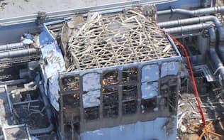 建屋が吹き飛んだ福島第1原発4号機（2011年3月24日）=エアフォートサービス提供