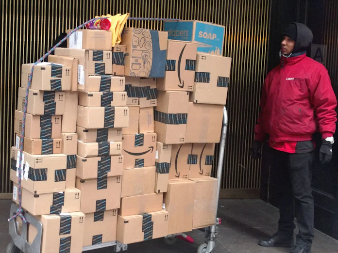 ドローンやaiより難問 アマゾンも悩む段ボール箱 日本経済新聞 ドローンやaiより難問 アマゾンも悩む段ボール箱 日本経済新聞