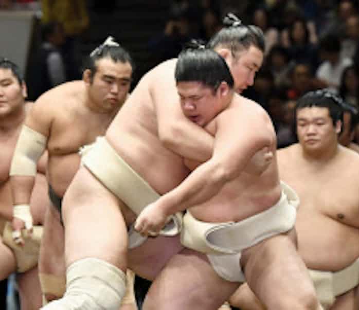 技もパワーも観客魅了 力士は個性で土俵沸かそう 日本経済新聞