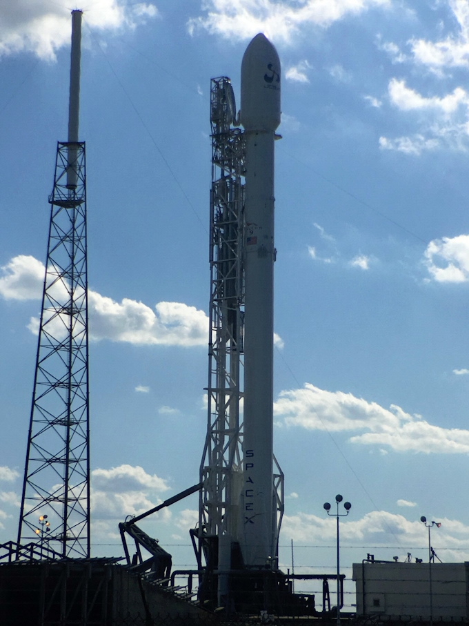 スペースx スカパー衛星打ち上げ成功 ロケット海上回収も 日本経済新聞