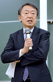 いけがみ・あきら ジャーナリスト。東京工業大学特命教授。1950年(昭25年)生まれ。73年にNHKに記者として入局。94年から11年間「週刊こどもニュース」担当。2005年に独立。主な著書に「池上彰のやさしい経済学」(日本経済新聞出版社)ほか多数。長野県出身。