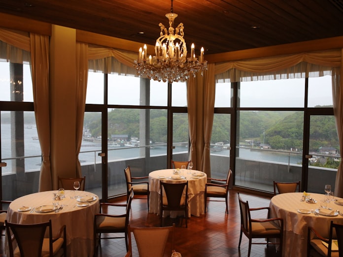 華麗なる一族 とサミットの舞台にみる半世紀 日本経済新聞 華麗なる一族 とサミットの舞台にみる半世紀 日本経済新聞