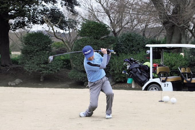 沈み込み打法 で体重移動 飛距離アップ 中 日本経済新聞