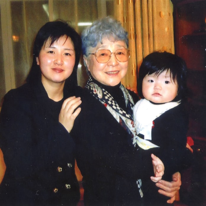 めぐみさん孫の写真公表 モンゴルで14年 横田夫妻と面会 日本経済新聞
