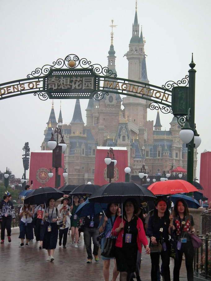 上海ディズニー ツアー作れず ぼやく日本の旅行会社 日本経済新聞