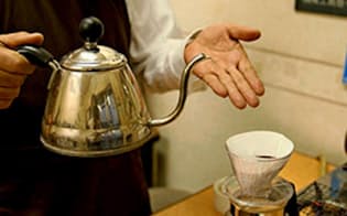 ツルヤコーヒー（東京・台東）ではコーヒーの淹れ方や豆の選び方の教室も開いている