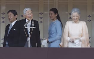 新年の一般参賀に臨む天皇、皇后両陛下と皇太子ご夫妻（1月2日、皇居・宮殿）