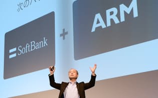 英アームの買収について説明するソフトバンクグループの孫社長(21日、東京都港区)