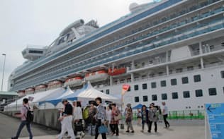 地方港への大型クルーズ船の寄港が増えている（高知港）