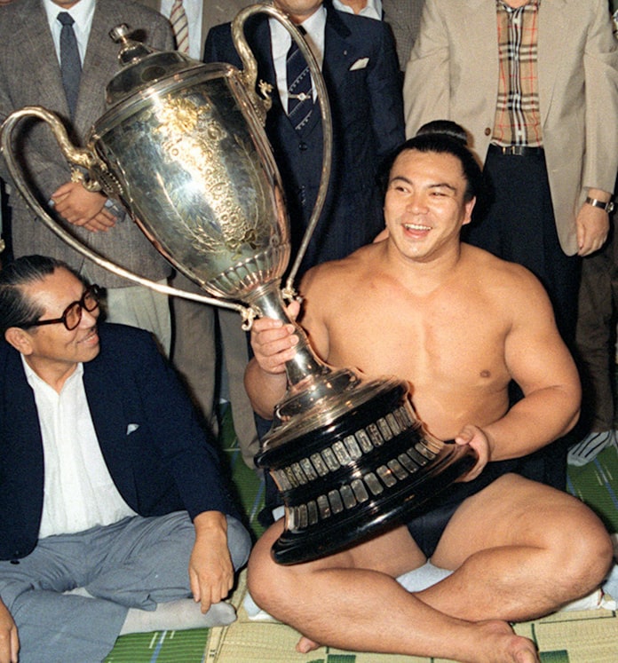 ウルフ 早すぎた死 元横綱 千代の富士の歩み 日本経済新聞 ウルフ 早すぎた死 元横綱 千代の富士の歩み 日本経済新聞